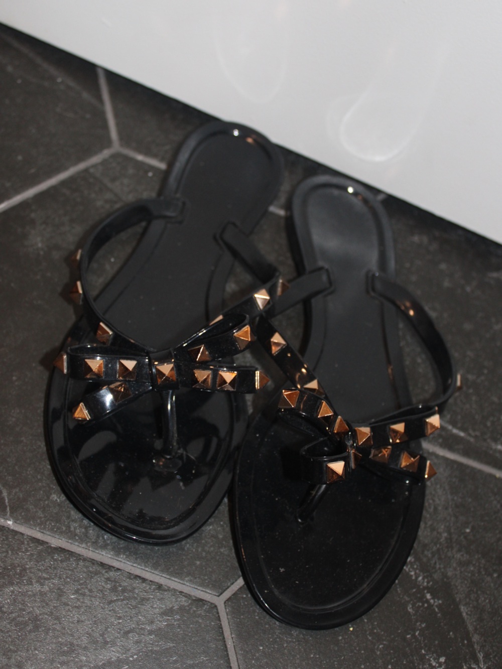 Black Studded Bow Jelly Flip Flop Thong Sandals Studs - Size 39 US 7-8.5 - Picture 6 of 7